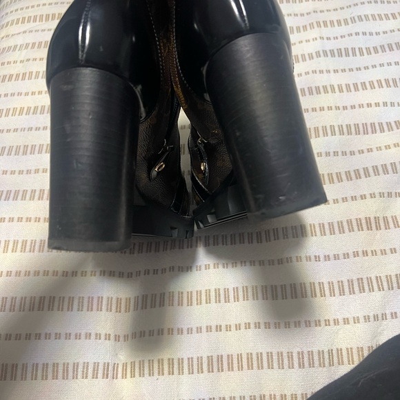 Authentic Louis Vuitton star trail ankle boots - Picture 5 of 7